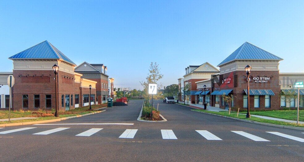 More Photos Of 90-105 Saddle Way, Chesterfield Apartments For Lease