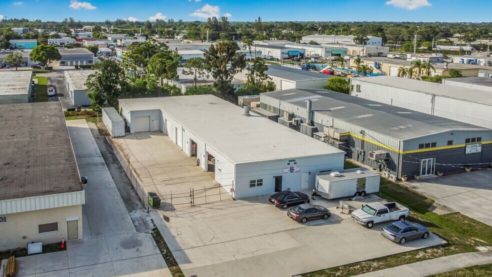 More Photos Of 3231 SE Slater St, Stuart Warehouse For Sale