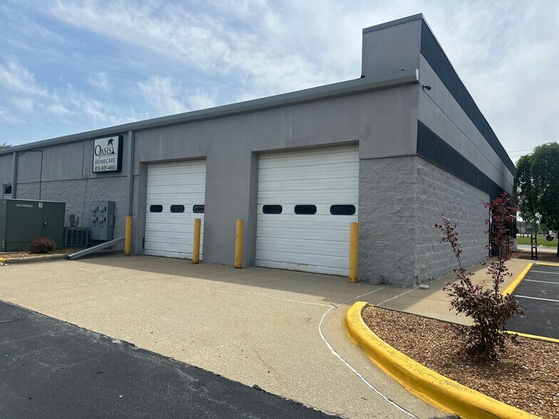 More Photos Of 761 NW Main St NW, Bourbonnais Medical For Lease