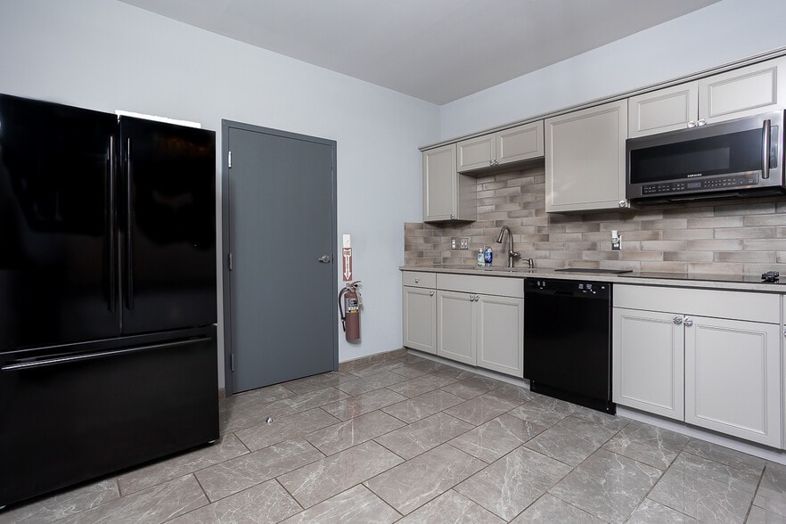 More Photos Of 453 N Jackson St, Frankfort Auto Dealership For Sale
