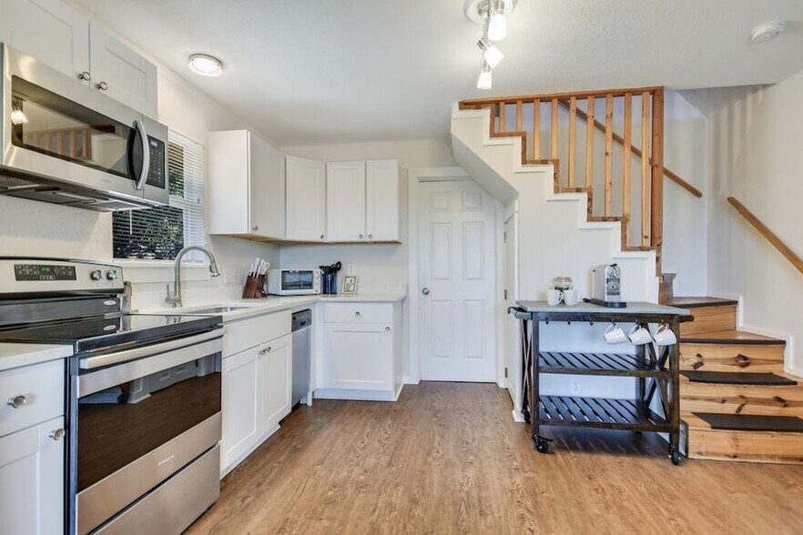 More Photos Of 610 Crystal Creek Dr, Austin Specialty For Sale