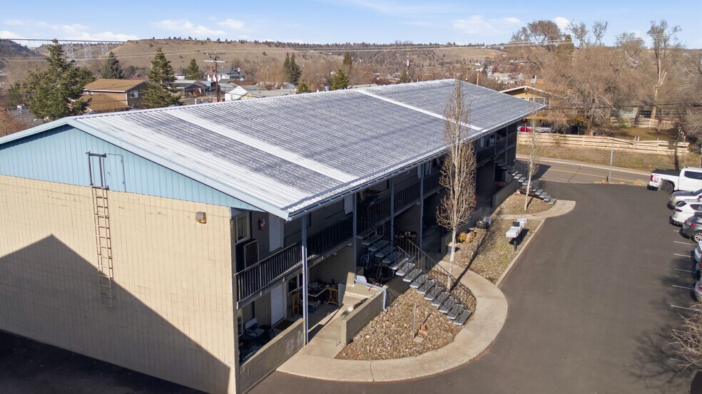 Primary Photo Of 165 SE Buff St, Madras Apartments For Sale