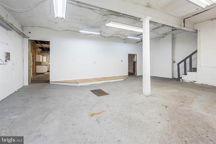More Photos Of 242 S Dean St, Baltimore Warehouse For Lease