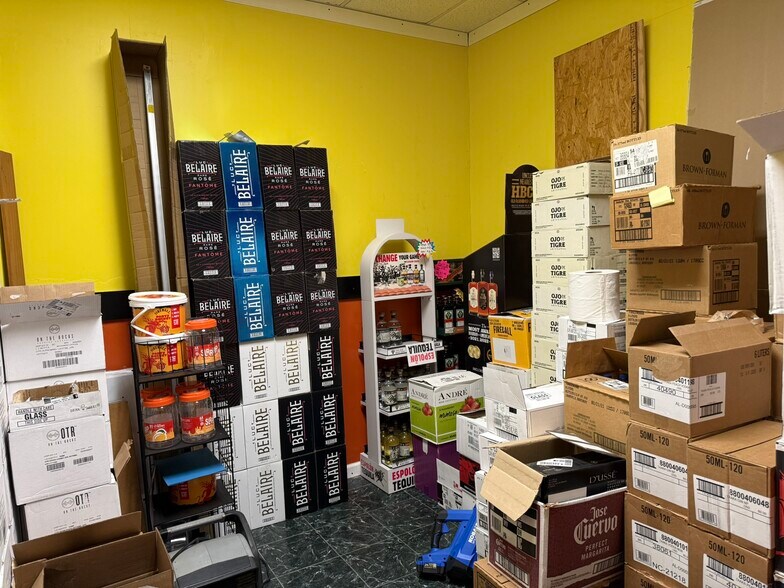 More Photos Of 4151 Mercer University Dr, Macon-Bibb General Retail For Sale