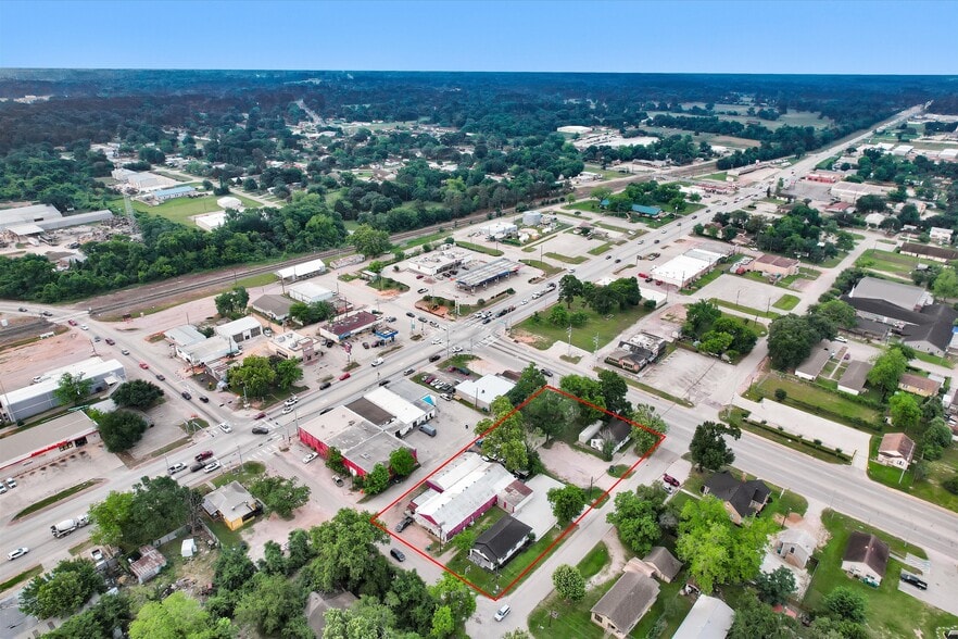More Photos Of 108 W Montgomery St, Willis Flex For Sale