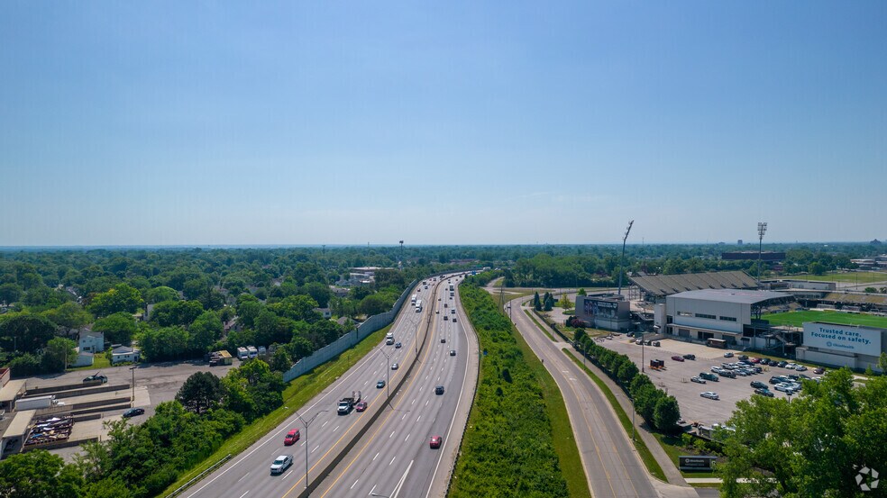 More Photos Of 2375 Silver Dr, Columbus Restaurant For Lease