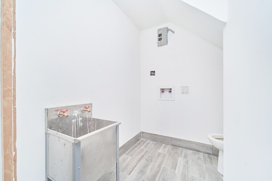 More Photos Of 177 E 117th St, New York Apartments For Lease