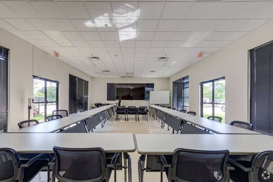 More Photos Of 14025 West Rd, Houston Office For Sale