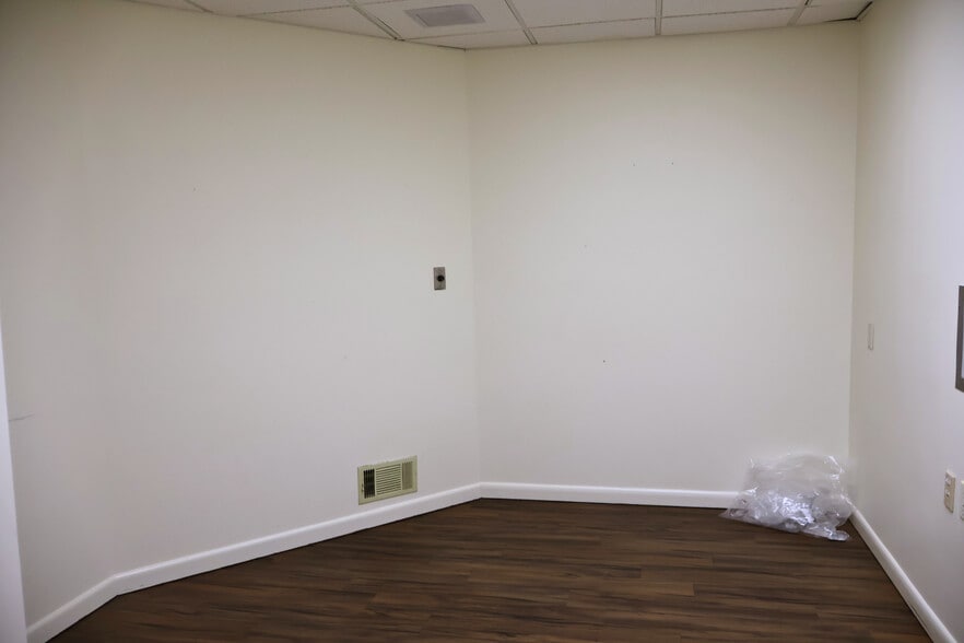 More Photos Of 1108 E Chocolate Ave, Hershey Medical For Sale