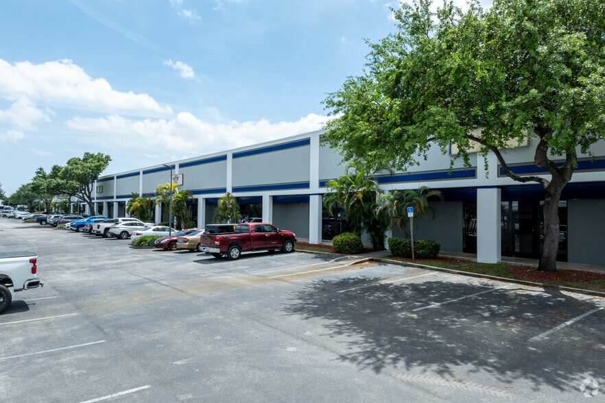 More Photos Of 11700 NW 101st Rd, Medley Warehouse For Lease