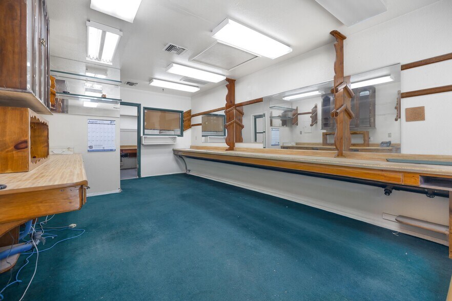 More Photos Of 3325 Barham Blvd, Los Angeles Office For Lease