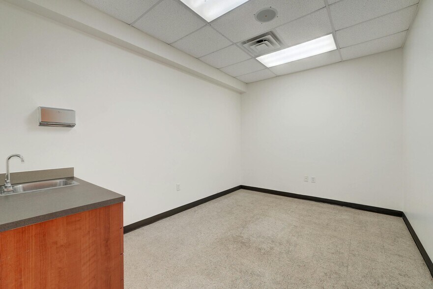 More Photos Of 4300 N Quinlan Park Rd, Austin Unknown For Lease