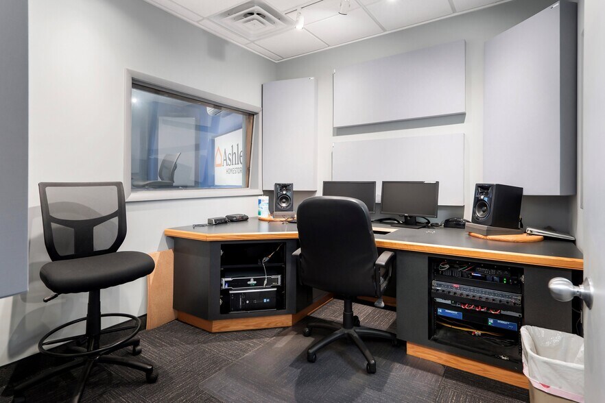 More Photos Of 641 Beach Ave, Stafford Airport For Sale