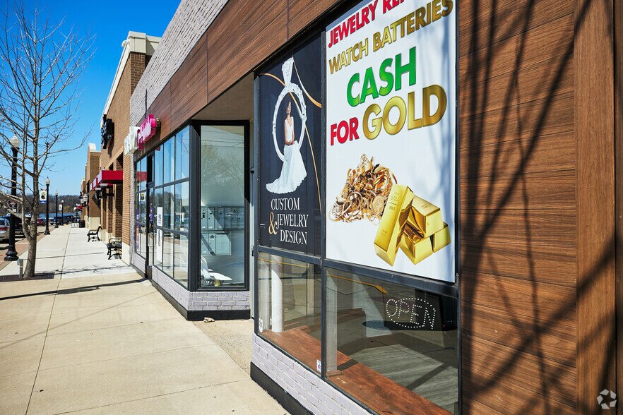 More Photos Of 504 Main St, Belleville Storefront Retail Office For Lease