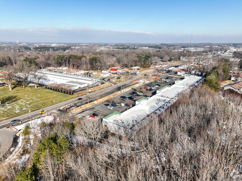 More Photos Of 2785 Charlotte Hwy, Mooresville Unknown For Lease