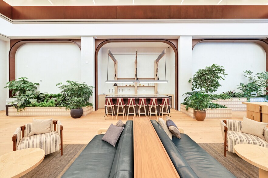 More Photos Of 295 5th Ave, New York Loft Creative Space For Lease