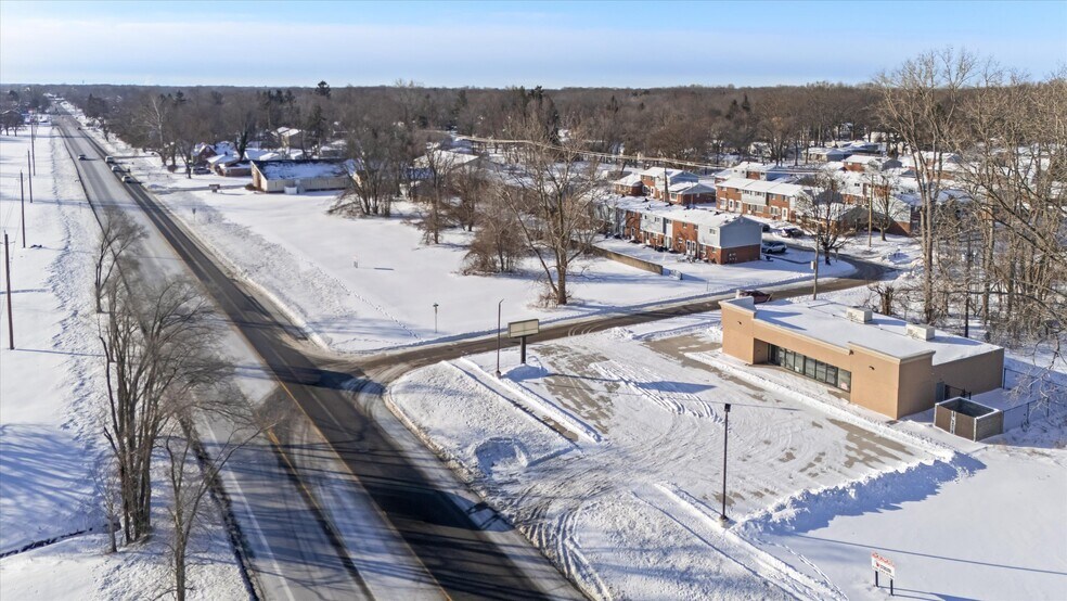 More Photos Of 8498 Wayne Rd, Romulus Convenience Store For Lease