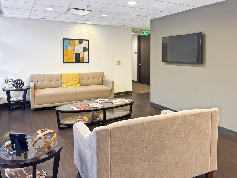 More Photos Of 41000 Woodward Ave, Bloomfield Hills Coworking Space
