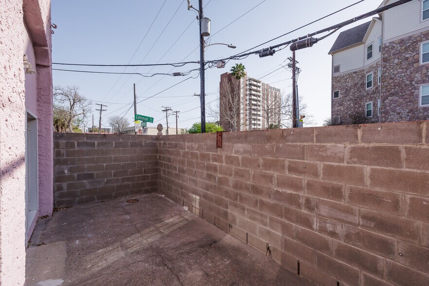 More Photos Of 801 S Carancahua St, Corpus Christi Apartments For Sale