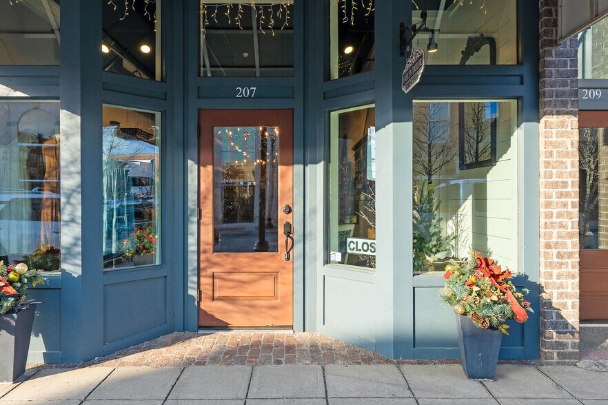 More Photos Of 207 E Main St, McMinnville General Retail For Sale