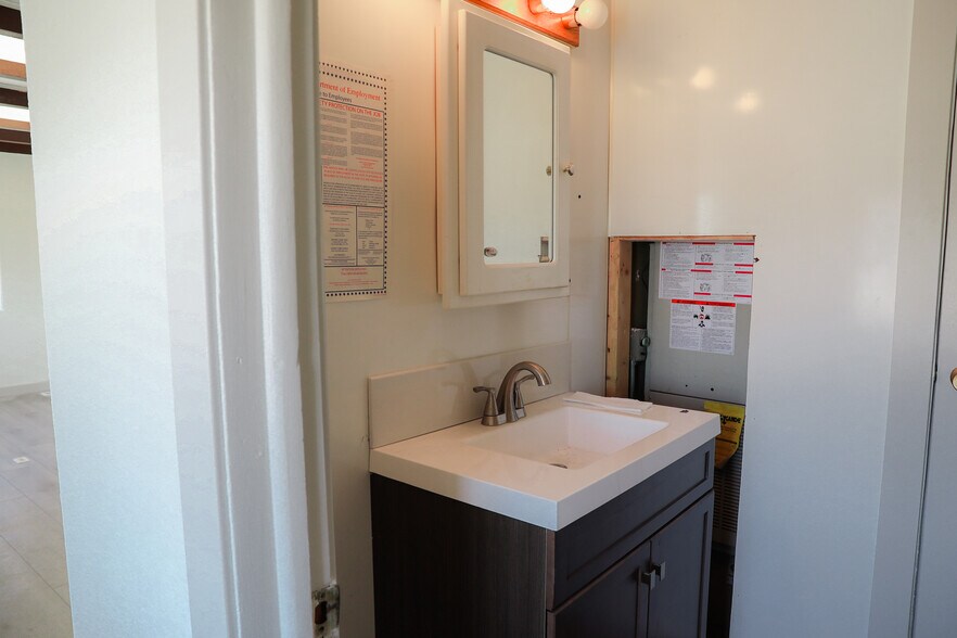 More Photos Of 2302 W Lincolnway, Cheyenne Light Manufacturing For Lease