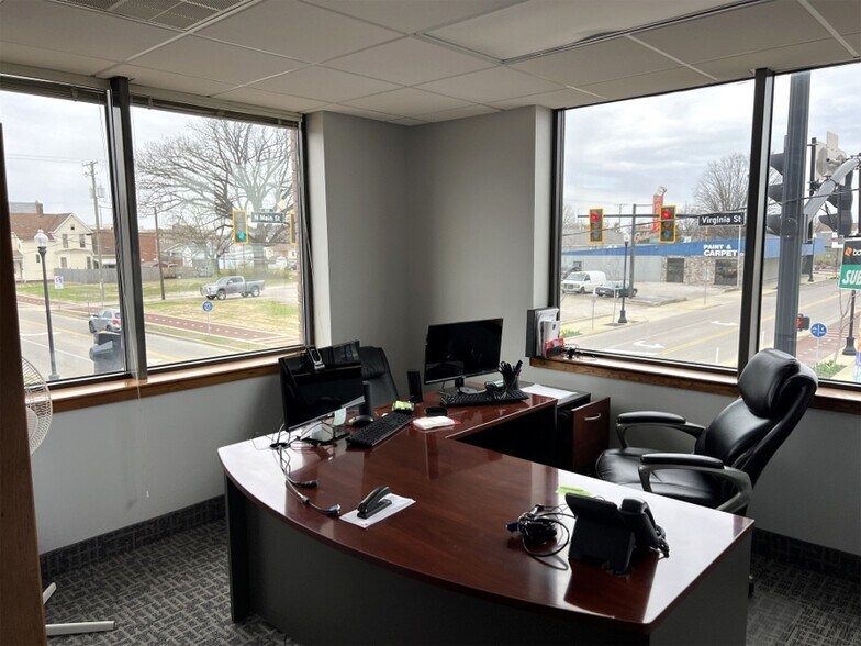 More Photos Of 417-423 N Main St, Evansville Office For Lease