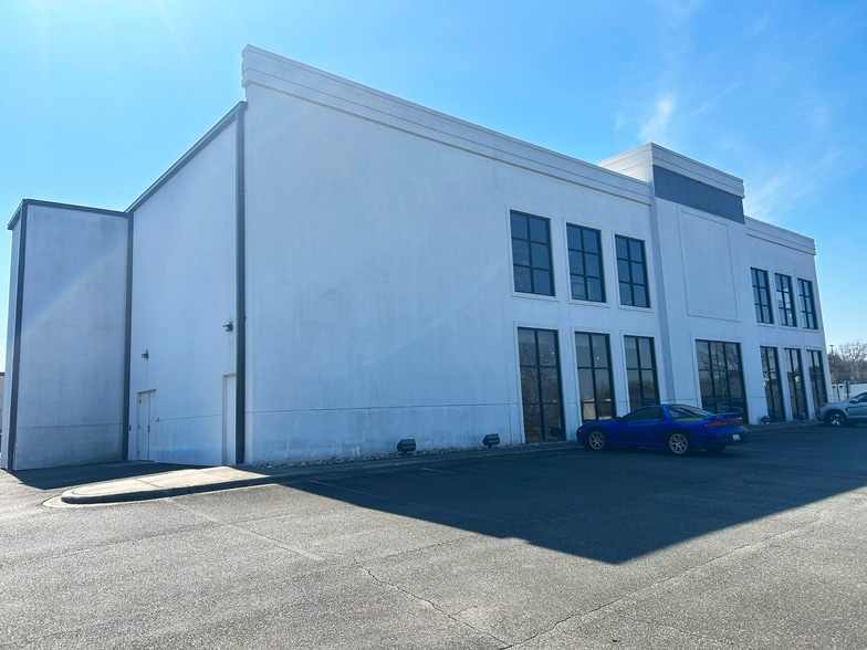 More Photos Of 11501 Carolina Place Pky, Pineville Freestanding For Sale