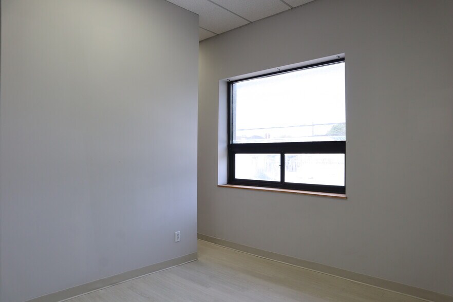 More Photos Of 2120 Eglinton Ave W, Toronto Office For Lease