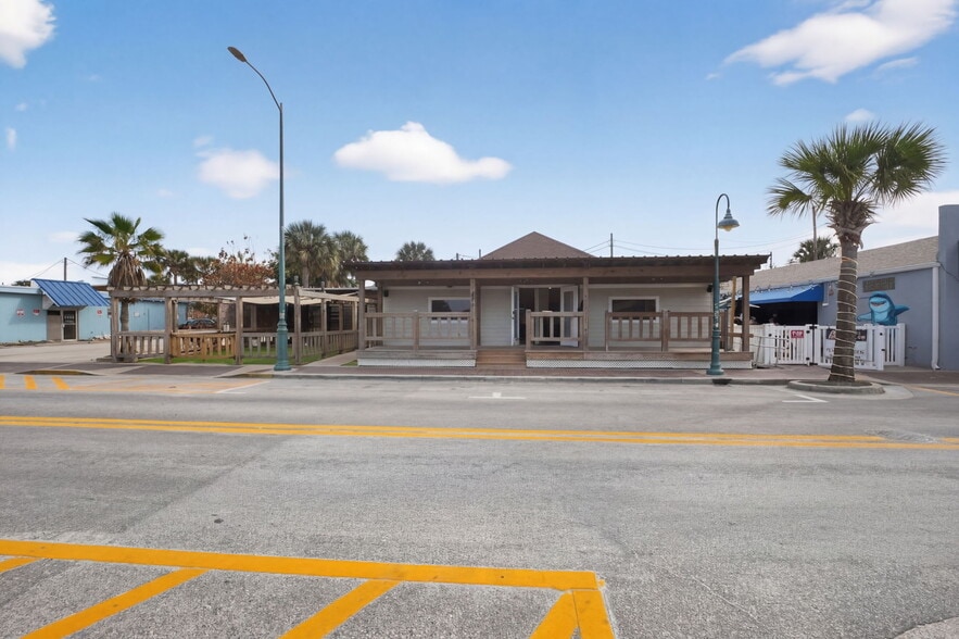 More Photos Of 411 Flagler Ave, New Smyrna Beach Freestanding For Lease