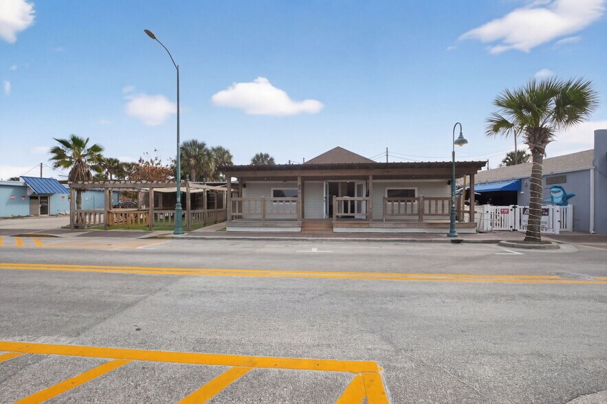 More Photos Of 411 Flagler Ave, New Smyrna Beach Freestanding For Sale