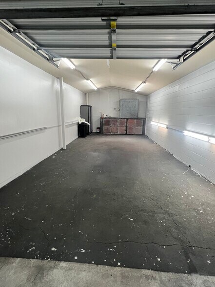 More Photos Of 4615 N 34th St, Tampa Warehouse For Sale