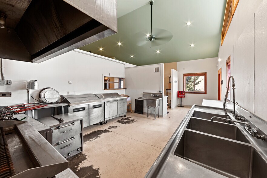 More Photos Of 606 W Byers Ave, Hot Sulphur Springs Flex For Sale