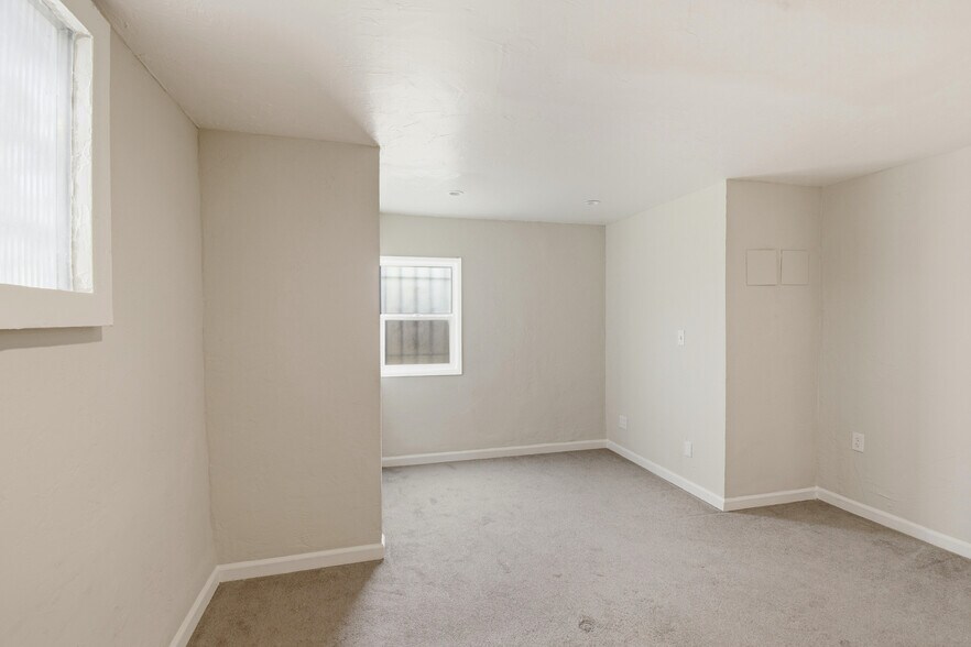 More Photos Of 2809-2815 Macdonald Ave, Richmond Office For Sale