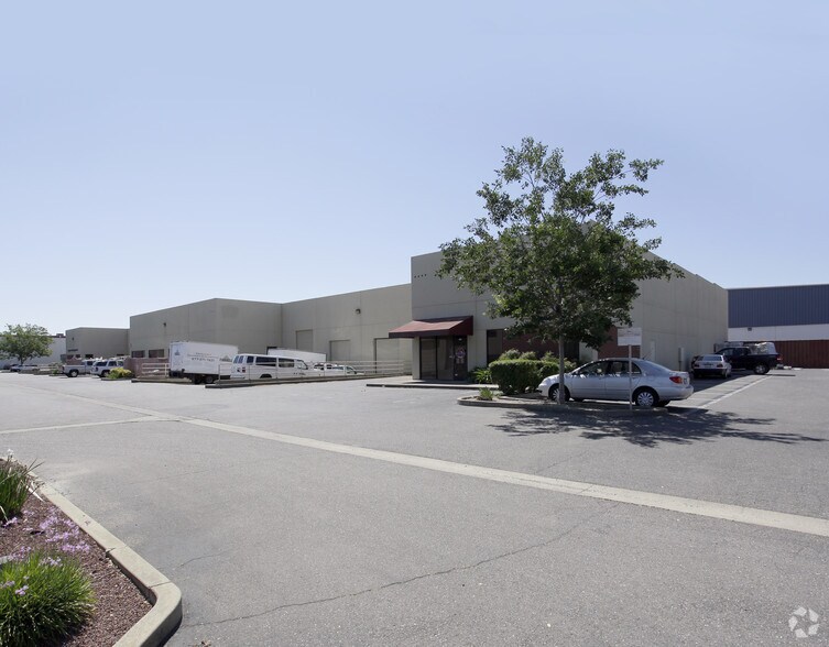 More Photos Of 2501-2511 Del Monte St, West Sacramento Warehouse For Lease