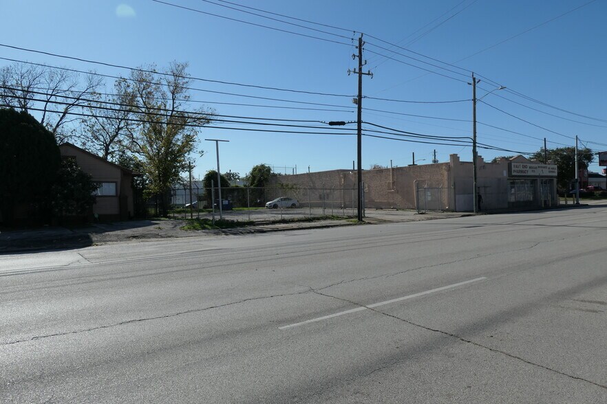 More Photos Of 6802 Navigation Blvd, Houston General Retail For Sale