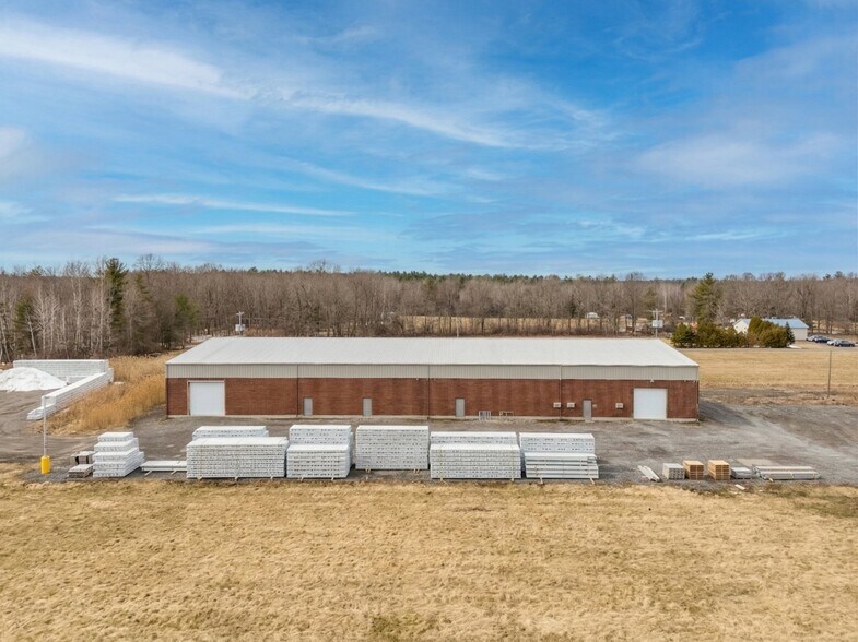 More Photos Of 113 Mnt Glass, Saint-Bernard-de-Lacolle Flex For Sale