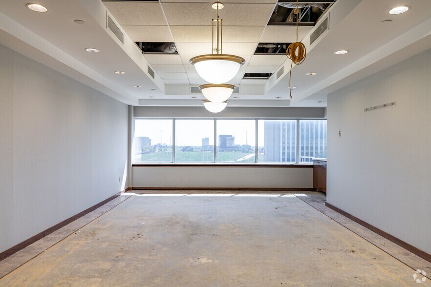 More Photos Of 801-803 W Big Beaver Rd, Troy Office For Lease