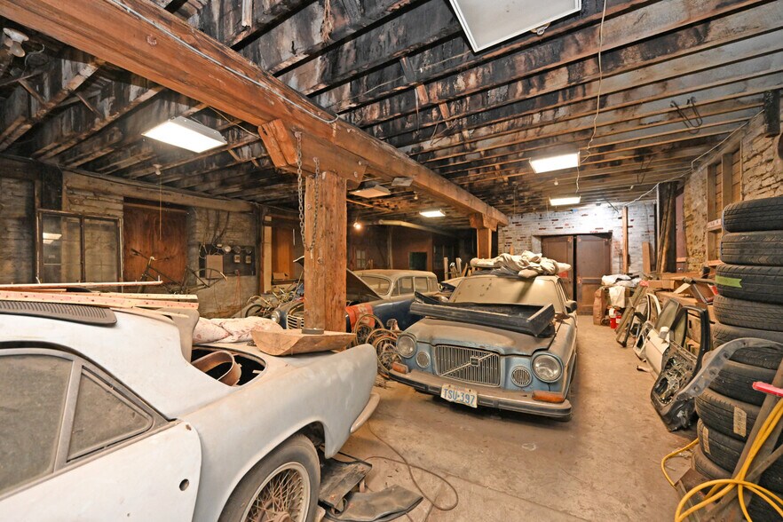 More Photos Of 2025 Dunlap St, Cincinnati Light Manufacturing For Sale