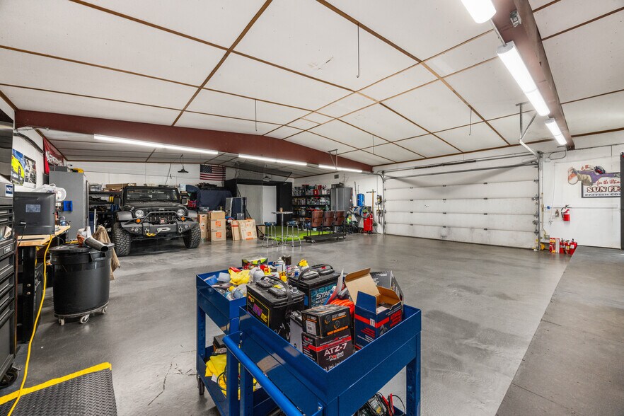 More Photos Of 102 E Lakeshore Dr, Pateros Auto Repair For Sale