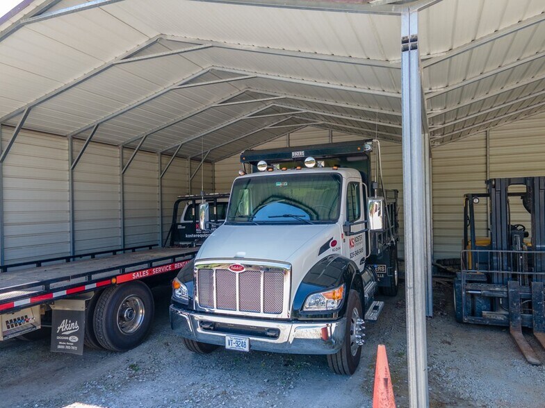 More Photos Of 424 Terrell Rd, Franklin Showroom For Sale