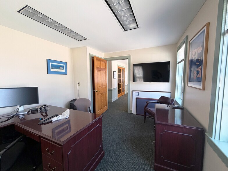 More Photos Of 118 Maplewood Ave, Portsmouth Office For Sale