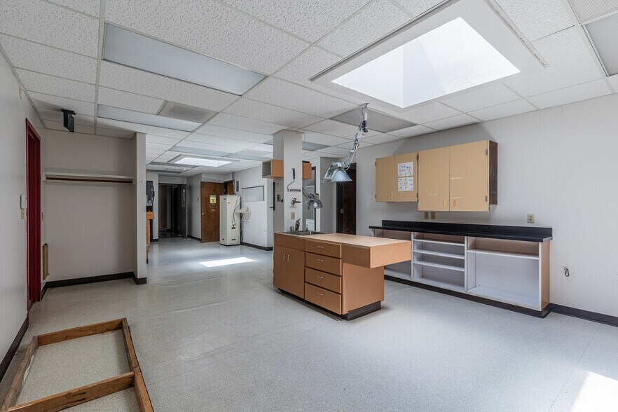 More Photos Of 1411 SW 14th Ave, Portland Veterinarian Kennel For Lease