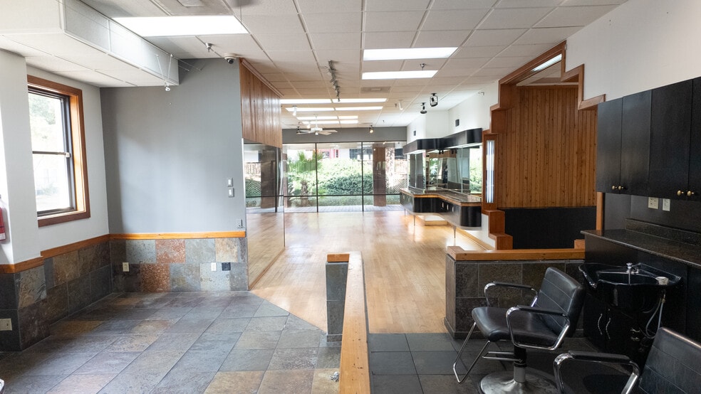 More Photos Of 7520 Perkins Rd, Baton Rouge General Retail For Sale