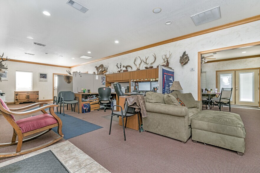More Photos Of 11616 Tanglewood Rd, Amarillo Office For Sale