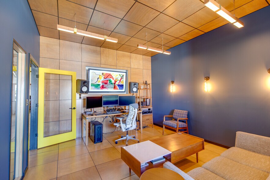 More Photos Of 1821 W Hubbard St, Chicago Loft Creative Space For Lease