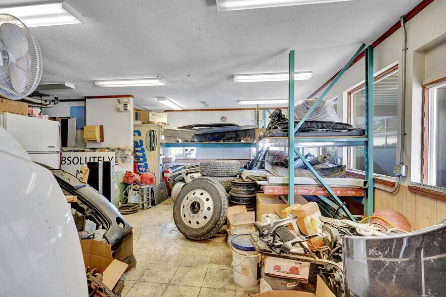 More Photos Of 5220 Maple Ln, Cuba Auto Repair For Sale