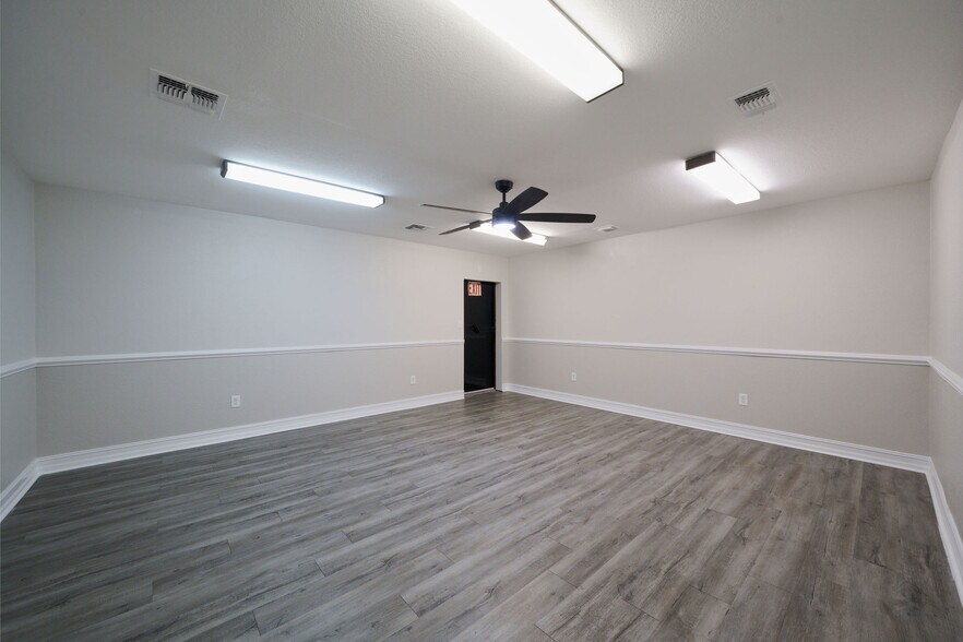 More Photos Of 946 Shadick Dr, Orange City Warehouse For Lease