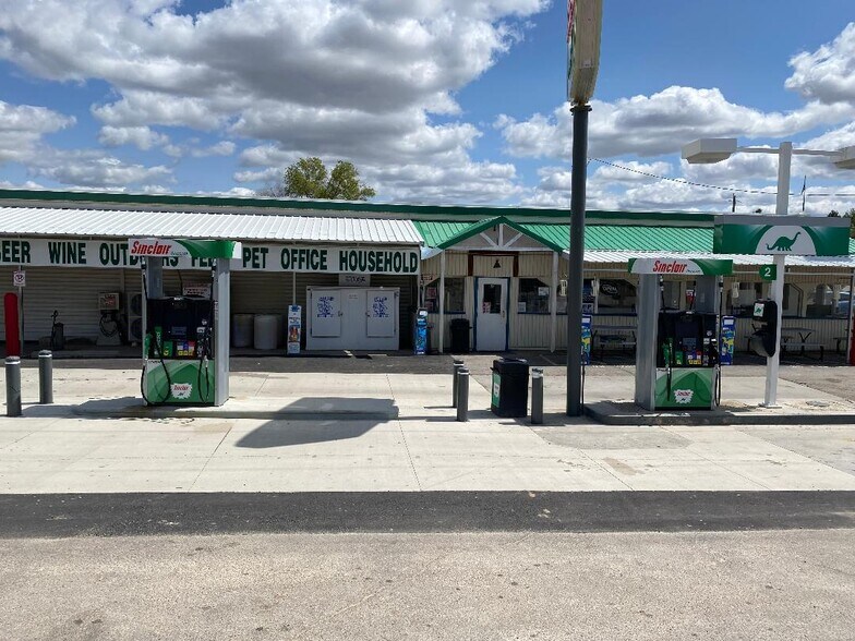 Primary Photo Of 500 Sand Hollow Rd, Caldwell Service Station For Sale