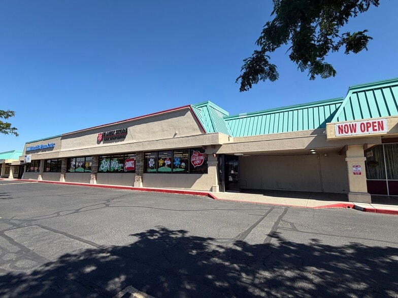 Primary Photo Of 662 E Prater Way, Sparks Freestanding For Lease