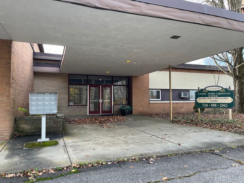 More Photos Of 12 N Diamond St, Greenville Loft Creative Space For Sale